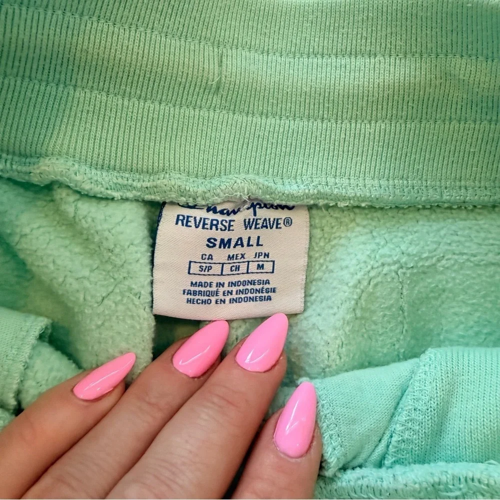 Champion Reverse Weave Women's Mint Green Short Embroidered Back Logo Size Small